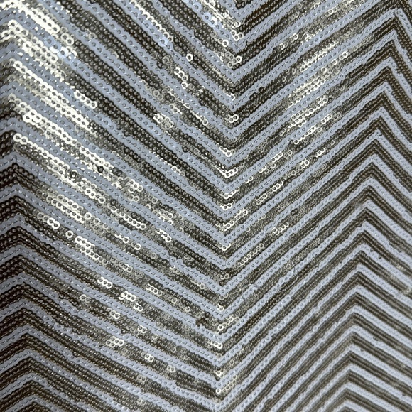 Banana Republic Holiday Gold White Chevron Sequin Mini Skirt Size 8P - Picture 3 of 7